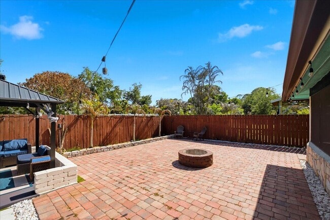 Building Photo - 1326 SW Bartell Ave