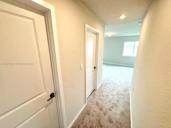 Building Photo - 1054 W Davis Pkwy