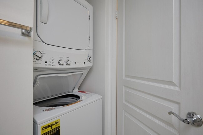 Building Photo - 7111 Woodmont Ave