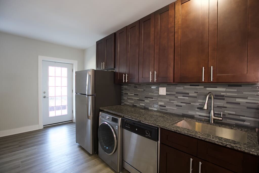 Building Photo - 730 Judson Ave