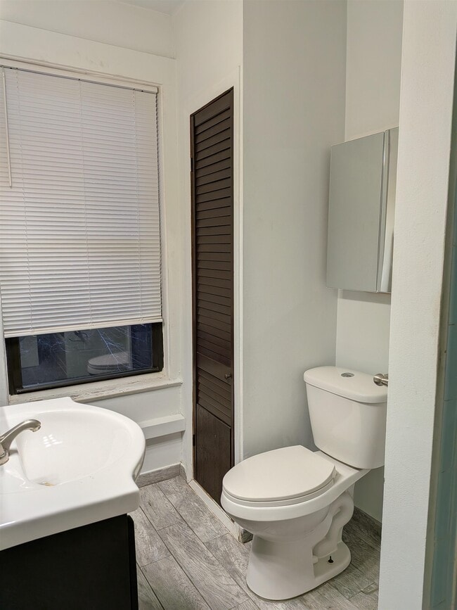 Building Photo - 246 5th St