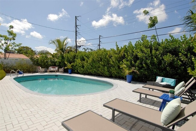 Building Photo - 21 NE 57th Ct