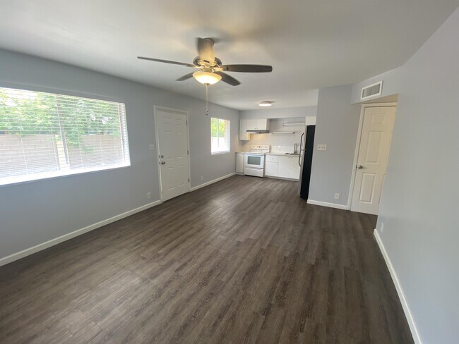 Building Photo - 1802 E Virginia Ave