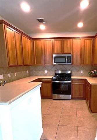 Building Photo - 559 Rockledge Ct