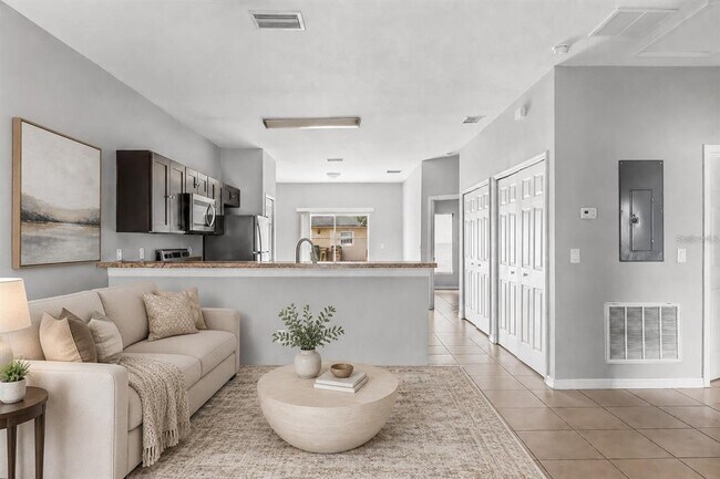 Building Photo - 677 Royalty Ct