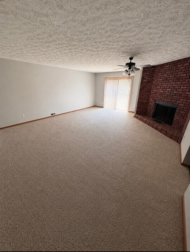 Building Photo - 10607 Fowler Ave