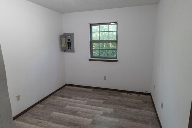 Building Photo - 2008 Juniper Dr