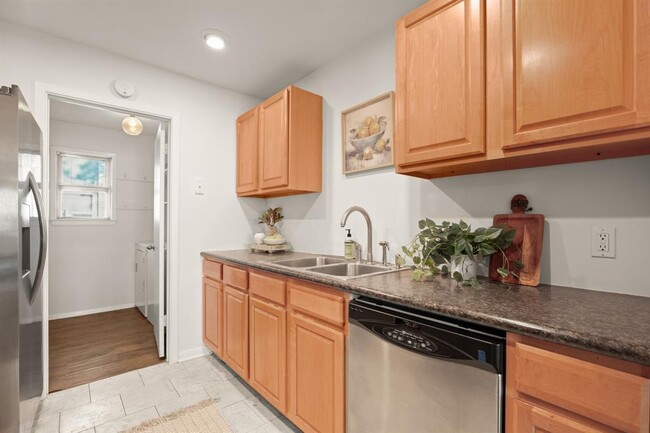Building Photo - 7730 Croftwood Dr