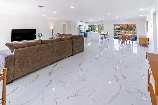 Building Photo - 3405 SE 16th Pl