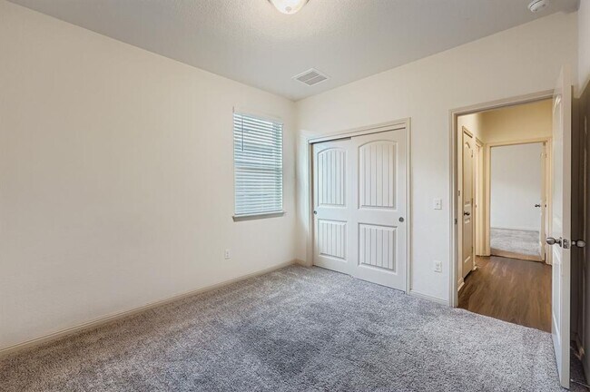 Building Photo - 16605 Aventura Ave