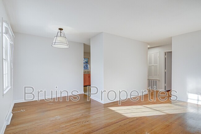 Building Photo - 805 Trenton St