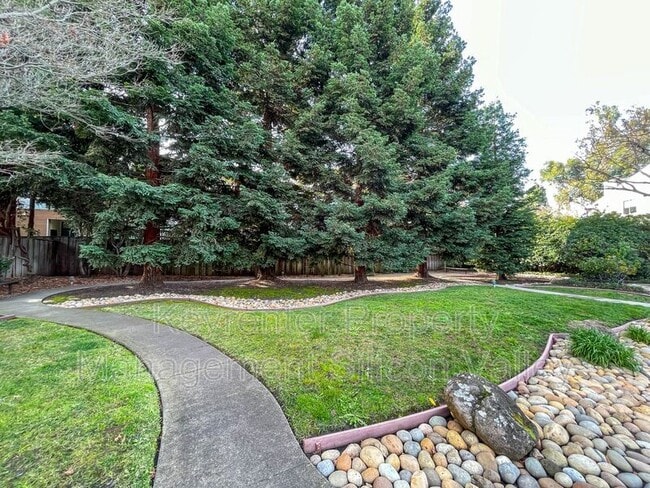 Building Photo - 700 Chiquita Ave