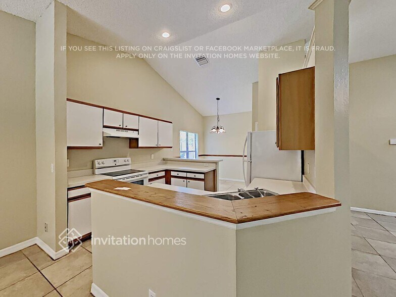 Building Photo - 4040 Waterview Loop