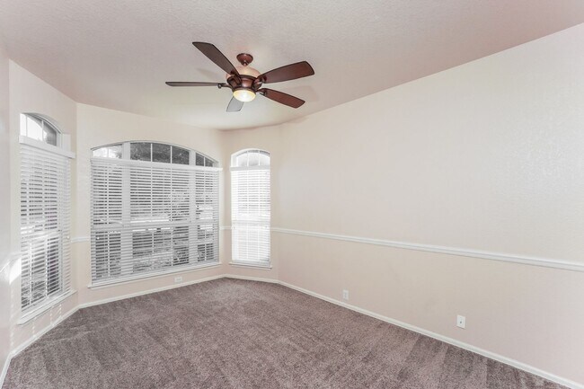 Building Photo - 5 Bedroom in Lakeside at Canyon Springs!