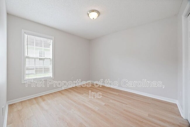 Building Photo - 104 Webbs Mill Dr