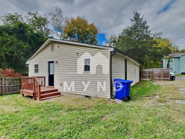 Building Photo - 3 br, 2 bath House - 1918 E Main St