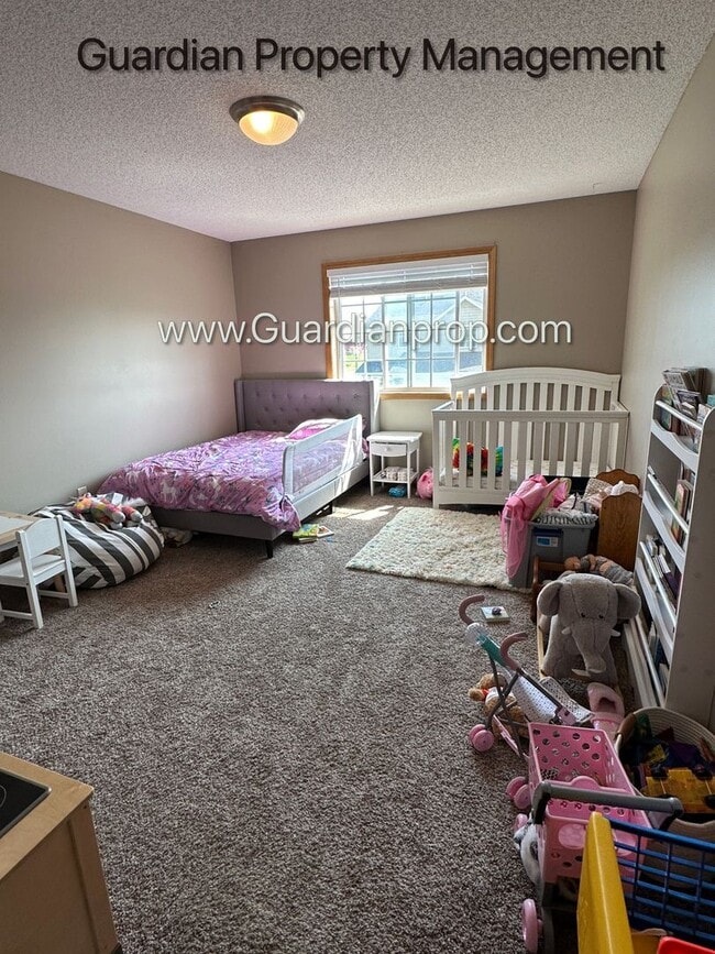 Building Photo - Lakeville End Unit Town Home, 2 Car Garage, 2.5 Baths, Walk out Patio, Available July