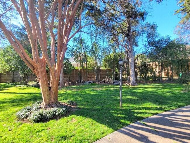 Building Photo - 2408 Providence Rd