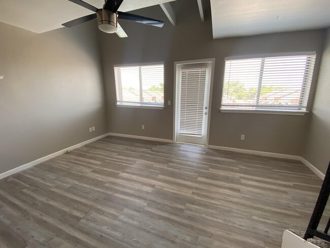 Building Photo - 1230 12th Ave SE