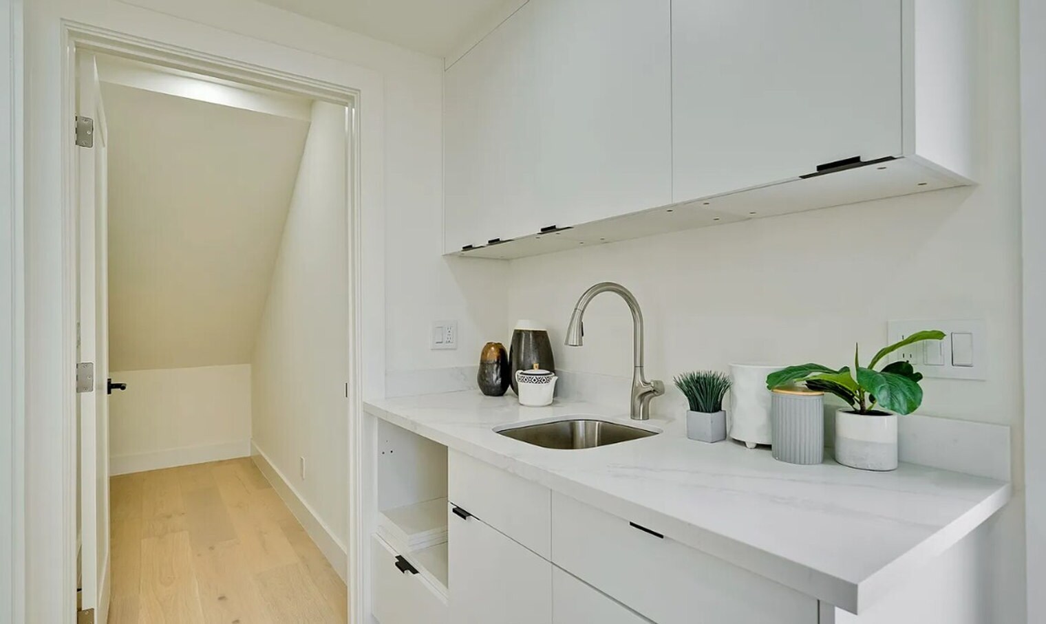 Building Photo - 331 San Antonio Ave