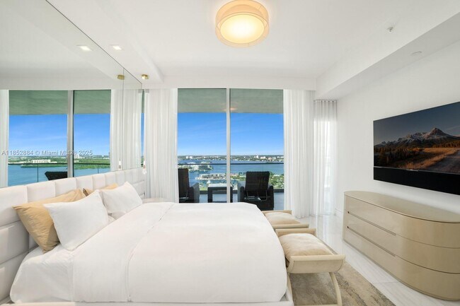 Building Photo - 10203 Collins Ave