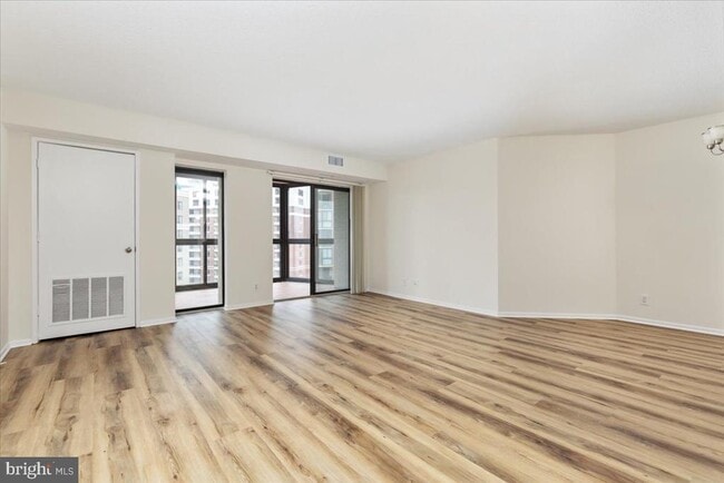 Building Photo - 900 N Stafford St