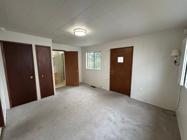 Building Photo - Great 3 bedroom 1.75 bath House in Tacoma with large backyard!