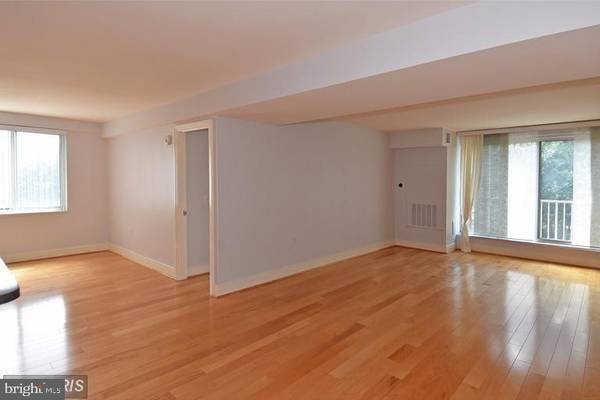 Den + Living Room - 800 4th St SW