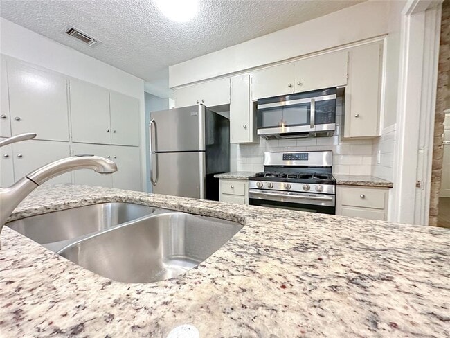 Building Photo - 11513 Whitewing Ave