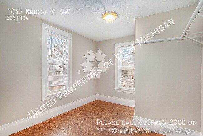 Building Photo - 1043 Bridge St NW