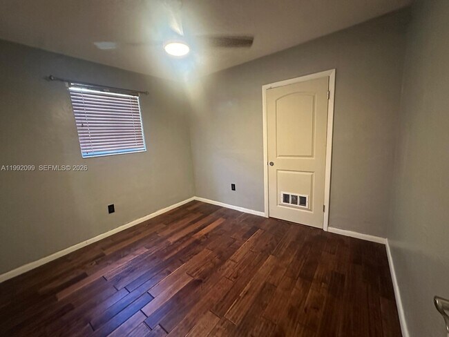 Building Photo - 1166 W 24th St