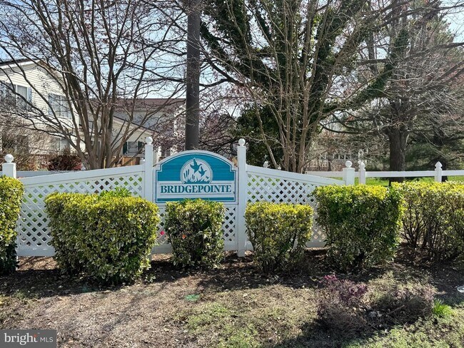 Building Photo - 8013 Bridgepointe Dr