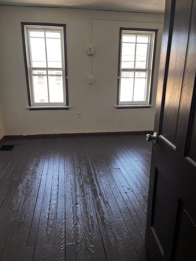 Building Photo - Spacious 3-Bedroom Home for Rent in Columb...