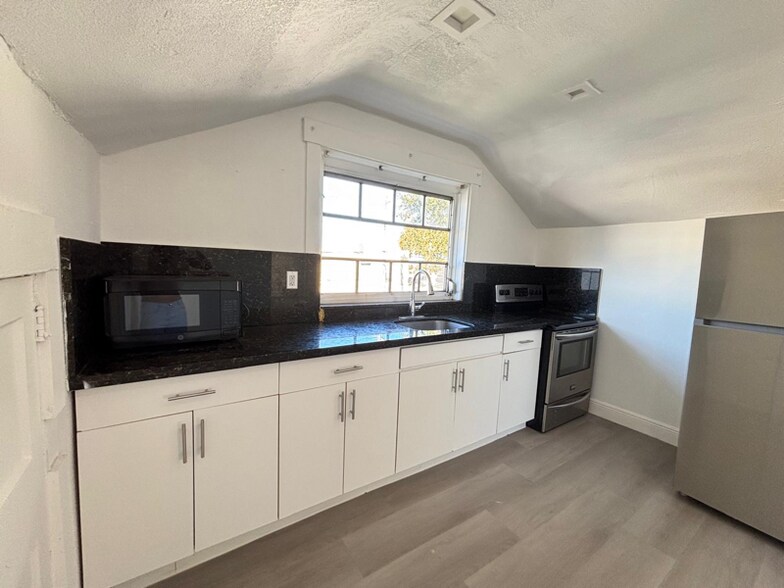 Building Photo - 1968 NW 24th Ave