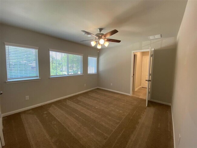 Building Photo - 13443 Greenbrier Dr