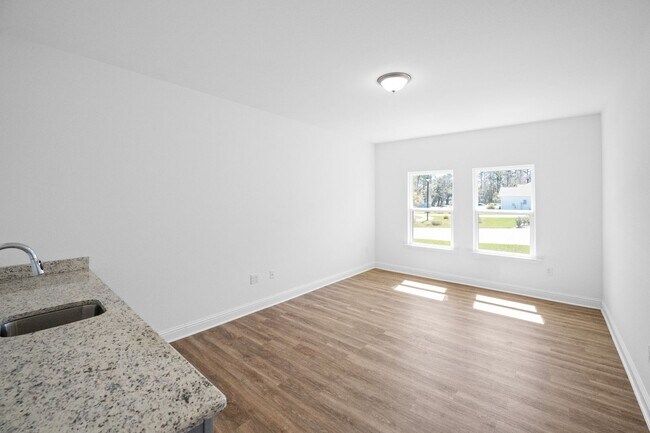 Building Photo - DON'T MISS OUT!