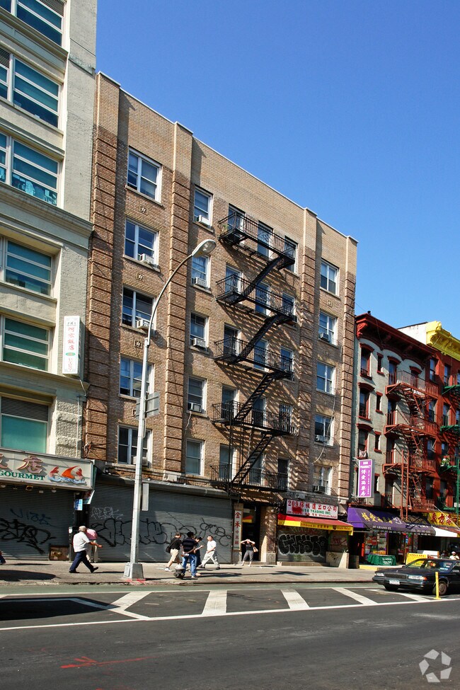 Building Photo - 209 Grand St