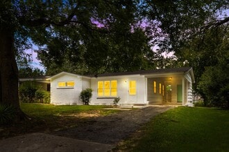 Building Photo - Charming 2 Bedroom, 2 Bathroom house