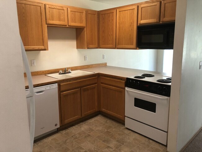 Building Photo - 5475 Glenridge Way