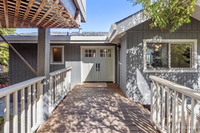 Building Photo - 136 Reed Blvd