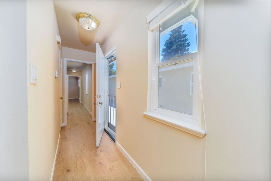 Building Photo - 877 Miller Ave