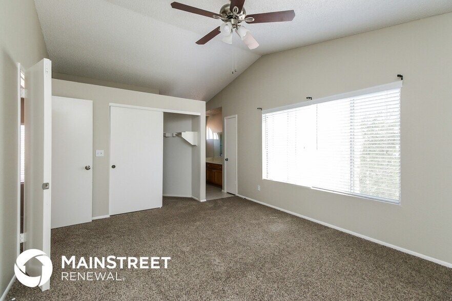 Building Photo - 1033 N Arvada