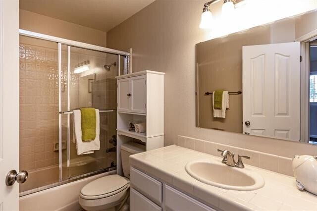 Building Photo - End unit in quiet Campbell location!