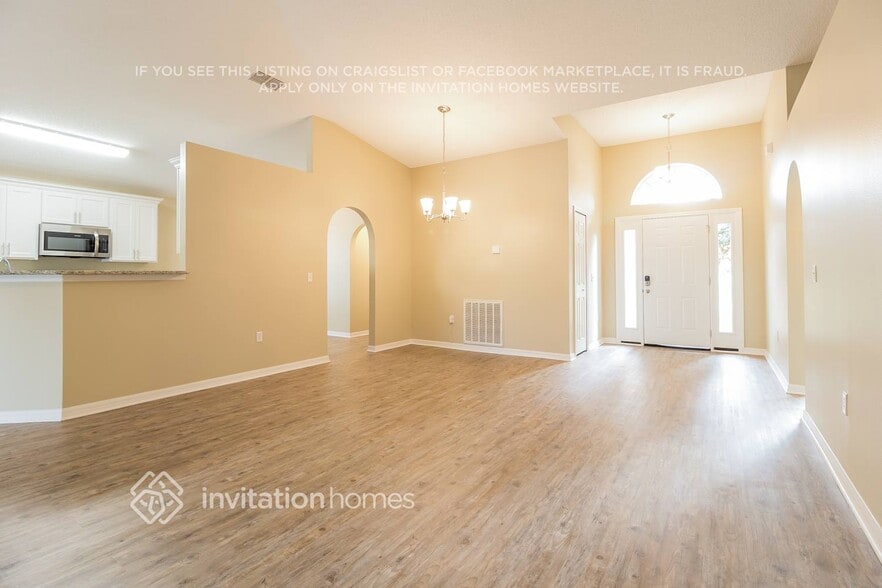 Building Photo - 1924 Corner Glen Dr