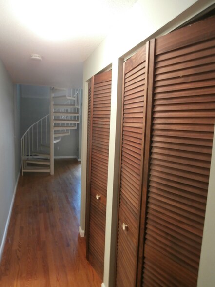 Building Photo - 42 N Main St