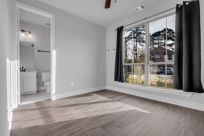 Building Photo - 215 Flower Moon Ct