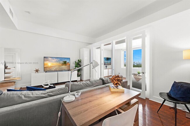 Building Photo - 2301 Collins Ave
