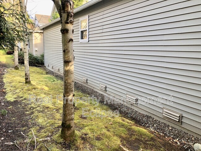 Building Photo - 23120 NE 8th Pl