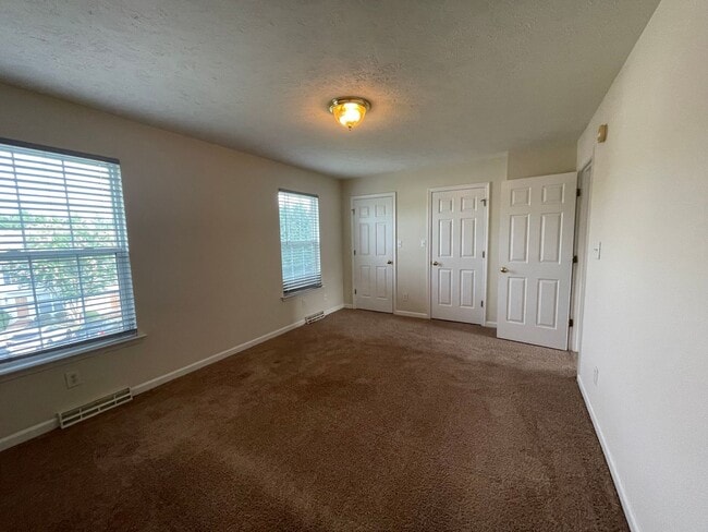 Building Photo - Timberlake Area Townhome