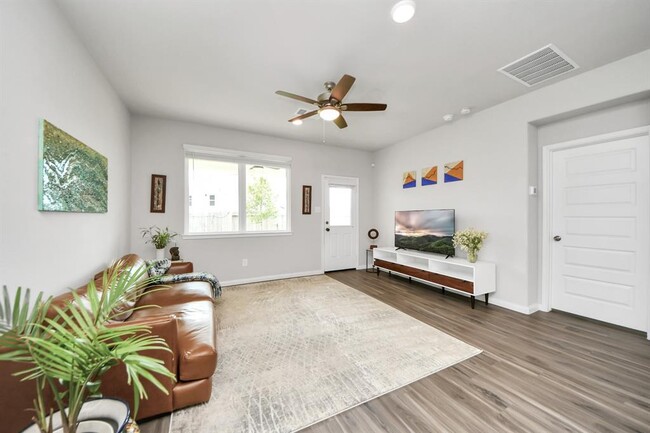 Building Photo - 2473 Carp Dr